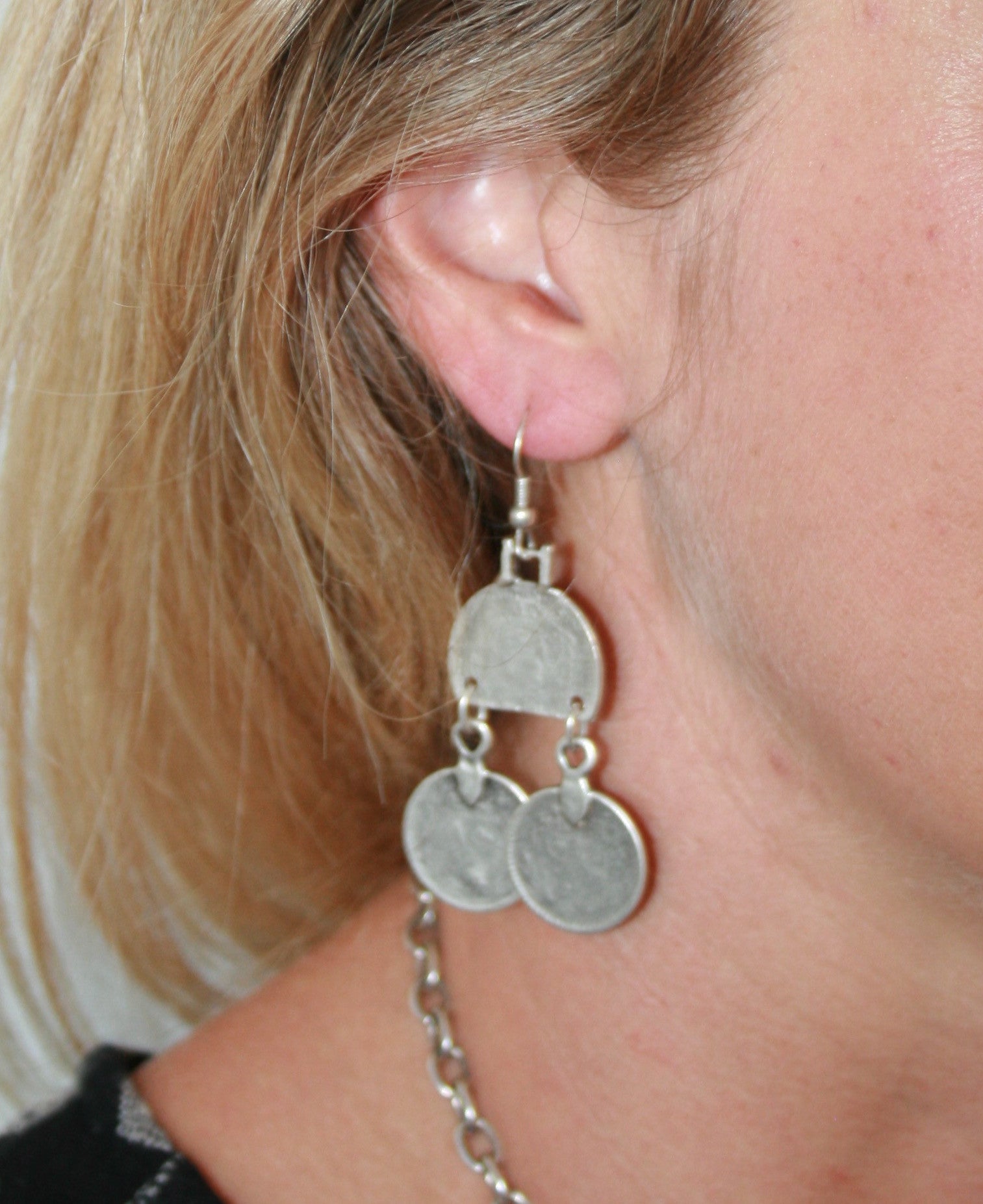 The LIRA STRAND Earring